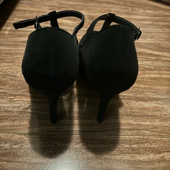 Heels - Picture 4 of 6